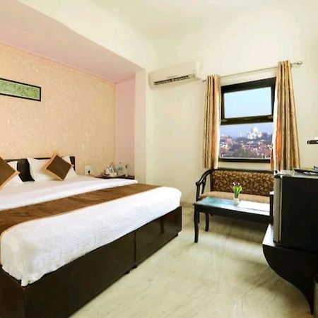 Hotel The First By Goyal Hotelie 阿格拉 外观 照片