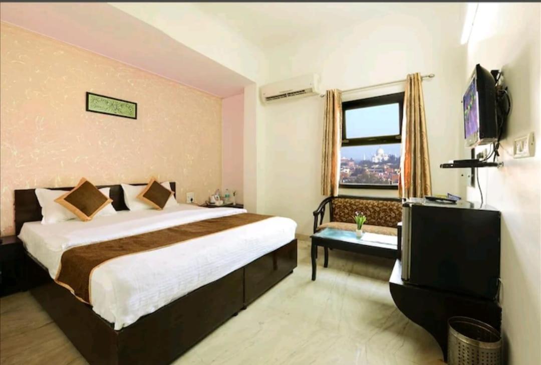 Hotel The First By Goyal Hotelie 阿格拉 外观 照片