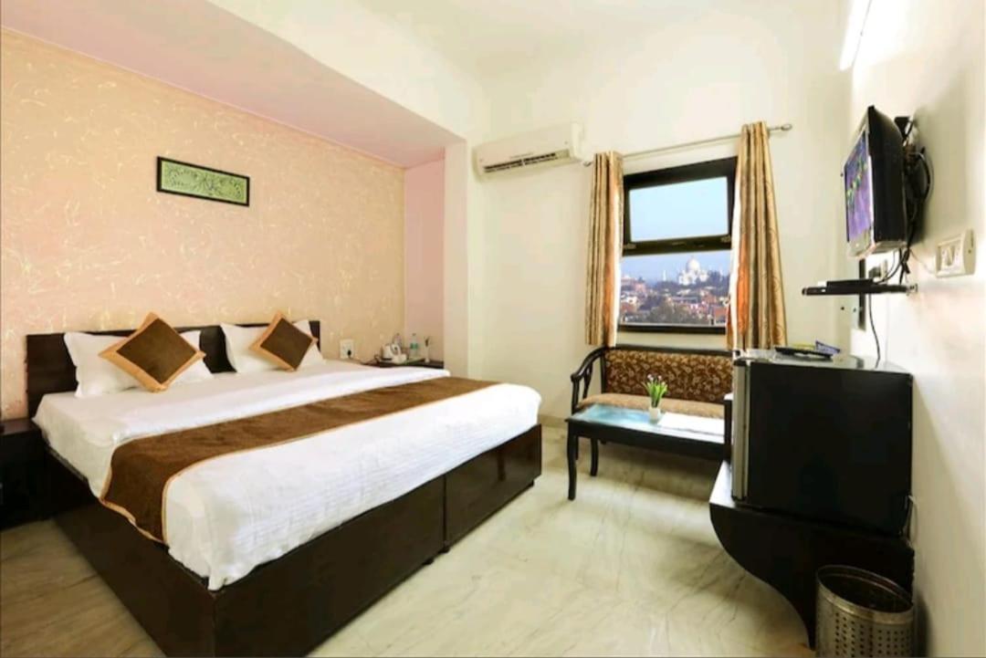 Hotel The First By Goyal Hotelie 阿格拉 外观 照片